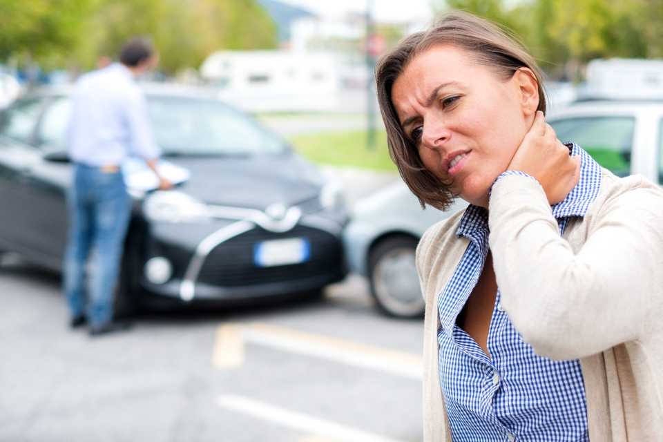 Une image contenant personne, extérieur, route